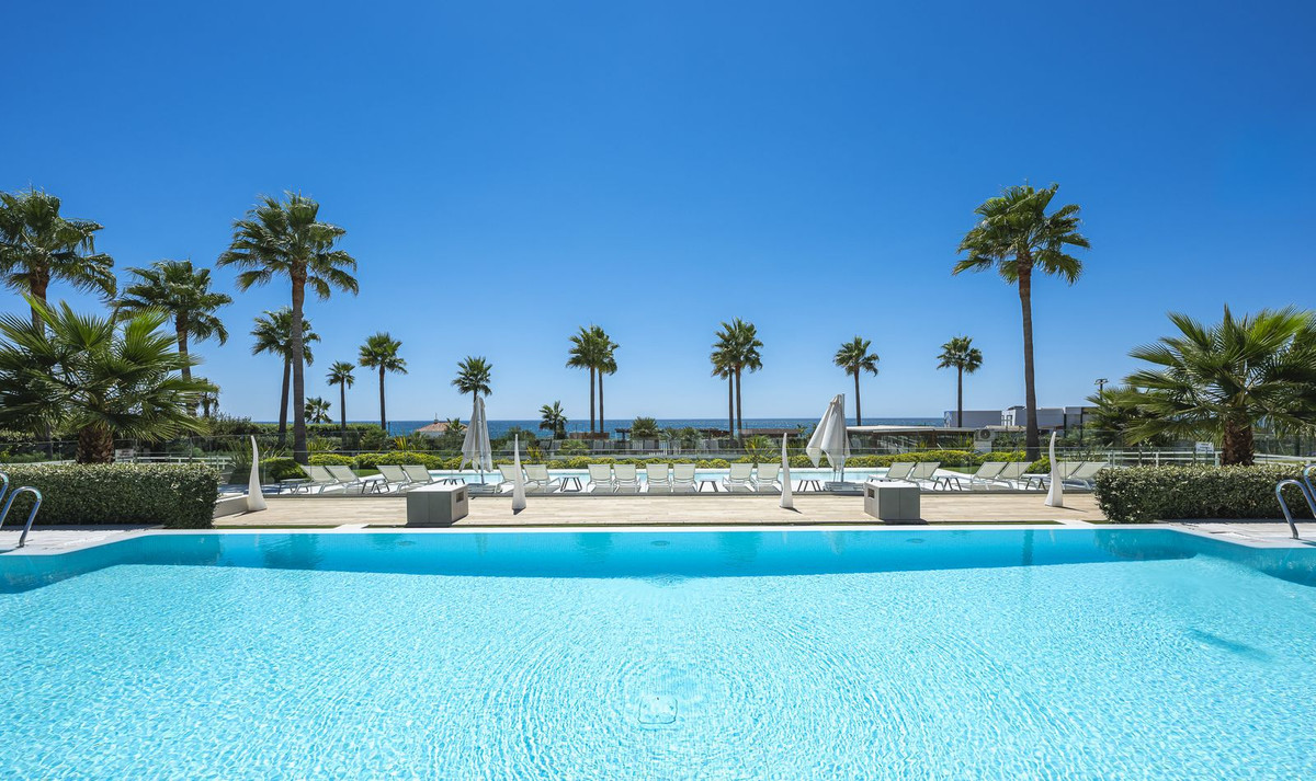 Nueva Milla de Oro, Estepona