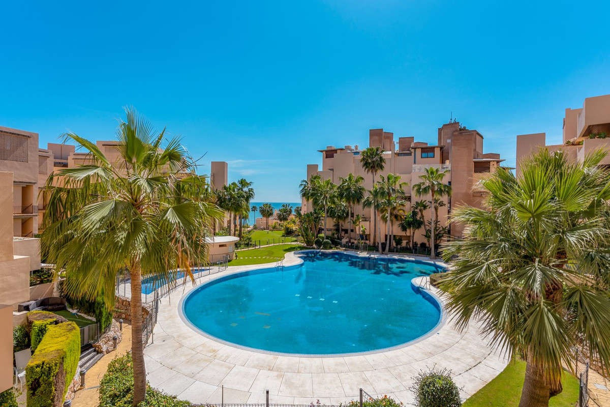 Nueva Milla de Oro, Estepona